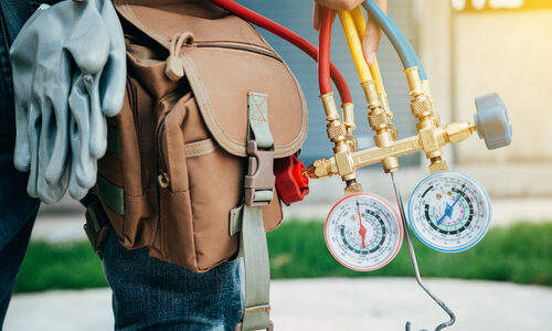 Air,Conditioning,Technician,And,A,Part,Of,Preparing,To,Install Air,Conditioning,Technician,And,A,Part,Of,Preparing,To,Install